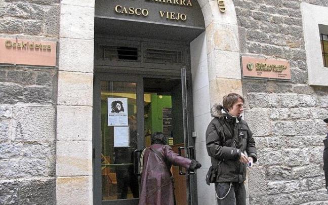Entrada al centro de salud actual, situado en el número 108 de la calle Correría. Foto: Alex Larretxi