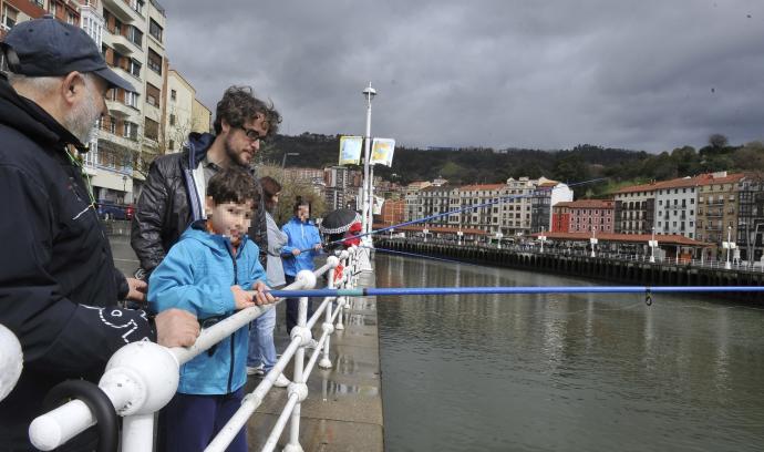 Imagen de archivo de la escuela de pesca de Bilbao.