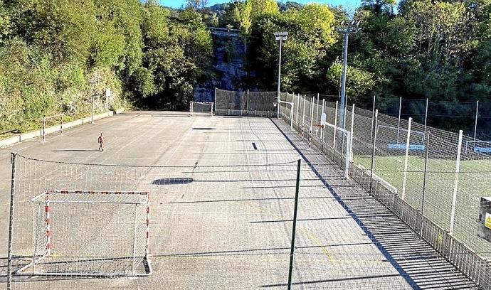 La pista polivalente de Artia, que el PNV plantea ahora cubrir. Foto: N.G.