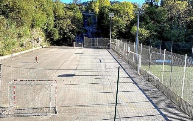 La pista polivalente de Artia, que el PNV plantea ahora cubrir. Foto: N.G.