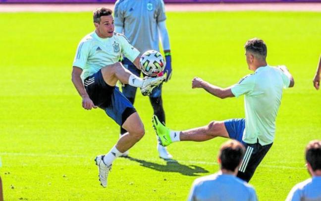 Azpilicueta, durante una acción del entremaniento de ayer. Fotos: Rodrigo Jiménez