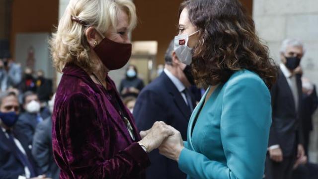 Esperanza Aguirre junto a Ayuso en un acto en Madrid.