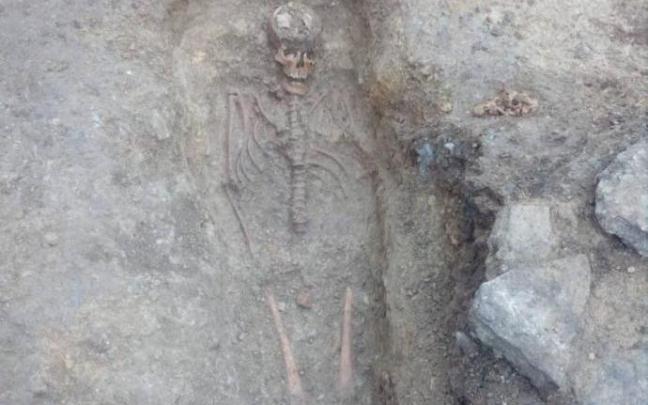 El esqueleto hallado en Vitoria.