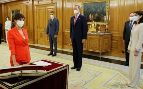 La ministra de Política Territorial, Isabel Rodríguez, toma posesión del cargo en presencia de Pedro Sánchez. La ministra de Política Territorial, Isabel Rodríguez, toma posesión del cargo en presencia de Pedro Sánchez.