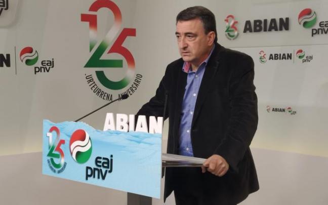 El portavoz jeltzale en el Congreso, Aitor Esteban, hace un balance "positivo y satisfactorio" de la negociación presupuestaria El portavoz jeltzale en el Congreso, Aitor Esteban, hace un balance "positivo y satisfactorio" de la negociación presupuestaria