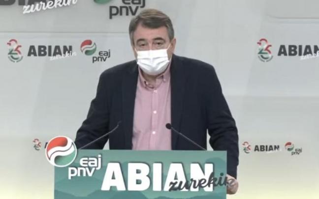 El portavoz del PNV en el Congreso, Aitor Esteban, valora el mensaje de Nochebuena de Felipe VI. El portavoz del PNV en el Congreso, Aitor Esteban, valora el mensaje de Nochebuena de Felipe VI.