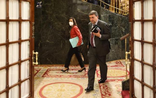 Aitor Esteban, junto a Margarita Robles en el Congreso, en una imagen de archivo.