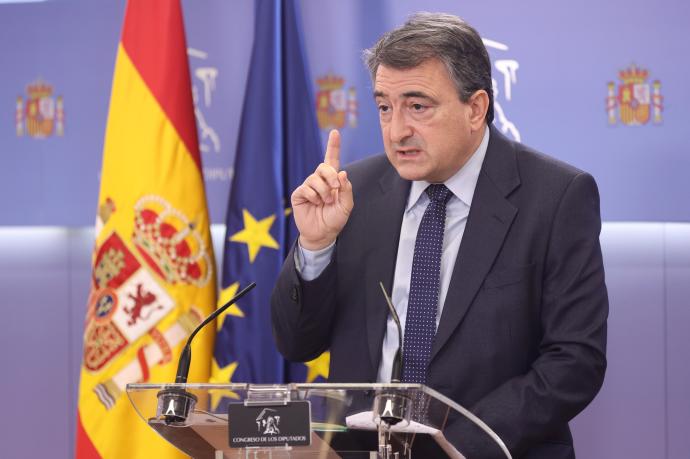 El portavoz del PNV, Aitor Esteban, durante una comparecencia.