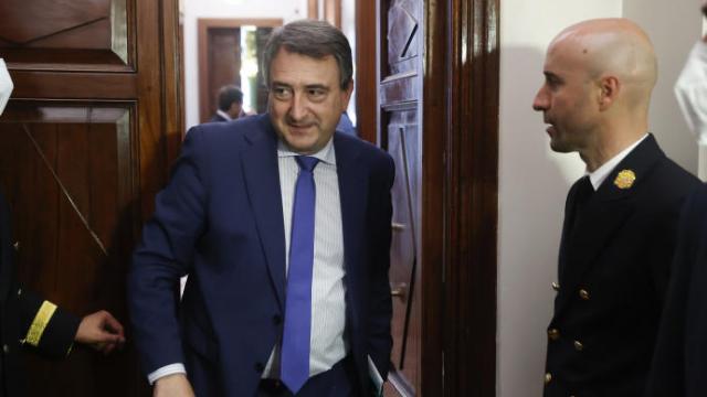 El portavoz del PNV en el Congreso, Aitor Esteban, a la salida de la comisión de secretos