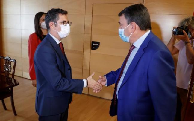 El ministro de Presidencia, Félix Bolaños, con el portavoz del PNV, Aitor Esteban El ministro de Presidencia, Félix Bolaños, con el portavoz del PNV, Aitor Esteban