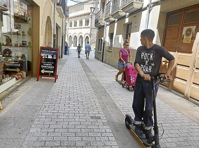 La calle La Rúa, ayer antes de su reconversión en La Estafeta de Pamplona. Foto: Javier Arizaleta