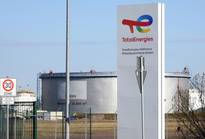 Vista general de una planta de Total Energies, compañía que ha pedido a los franceses, al igual que otras dos grandes suministradoras, que ahorren energía.