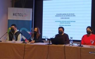 El alumno Iraitz Sánchez, Nora Sarasola, Julen Elgeta y la alumna Noelia Díez.