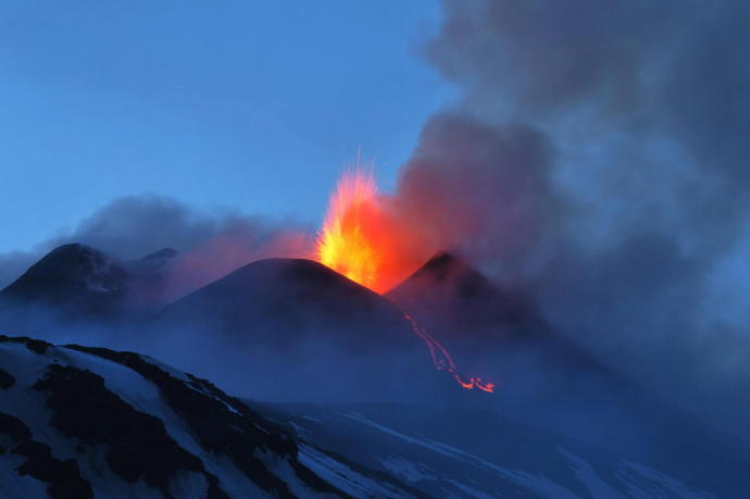 El Etna entra de nuevo en erupción tras 20 días de pausa