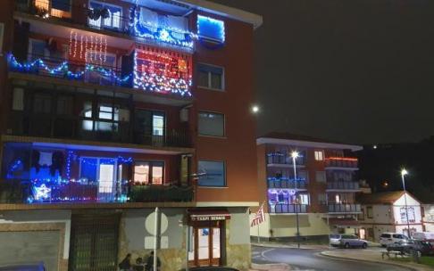 Iaz apaingarriak zituzten 1.000 balkoi baino gehiago zenbatu ziren.