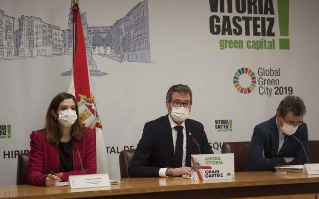 Etxebarria, Urtaran y Gurtubai presentando este lunes el acuerdo presupuestario para 2022.