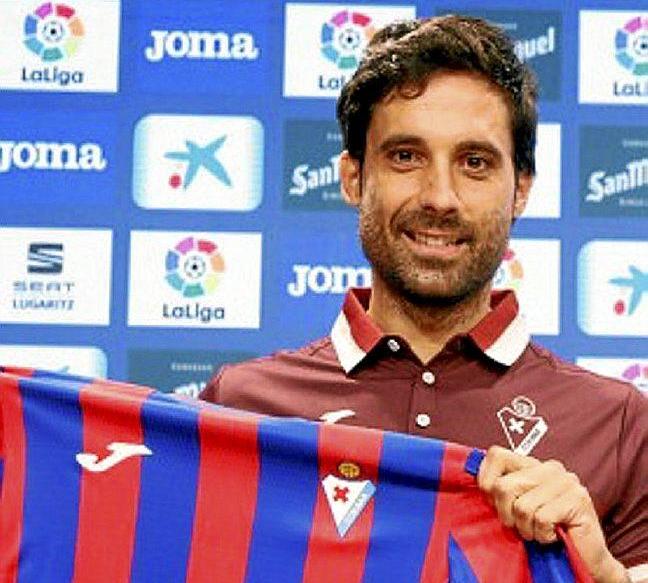 Xabi Etxeita, durante su presentación. Foto: SD Eibar