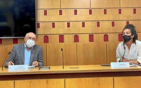 Atzo Gasteizko Udalean Jon Armentia eta Tania Zentzuz Sareko kidearekin egindako aurkezpenean egindako irudia. Argazkia: Utzita