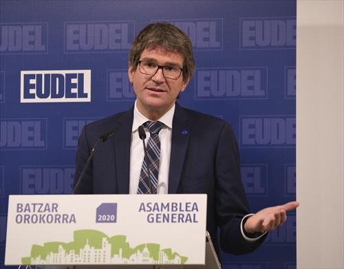 El presidente de Eudel y alcalde de Gasteiz, Gorka Urtaran