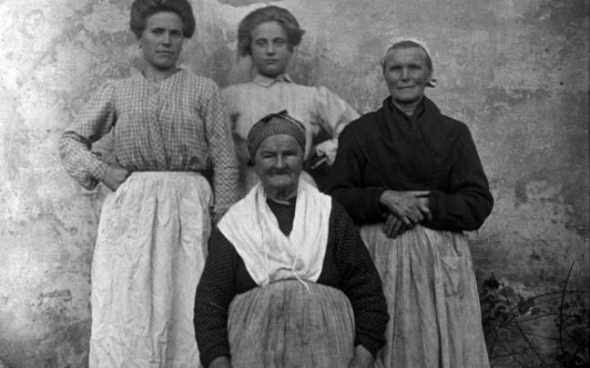 Una de las fotografías sacadas por Eulalia Abaitua a mujeres vascas de su época que se podrán ver en Orduña Hiria. Foto: Orduña Hiria Una de las fotografías sacadas por Eulalia Abaitua a mujeres vascas de su época que se podrán ver en Orduña Hiria. Foto: Orduña Hiria