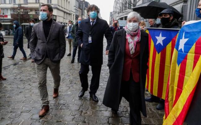 Carles Puigdemont, Clara Ponsatí y Toni Comín siguen teniendo pendientes euroórdenes.
