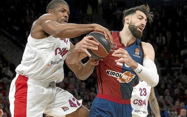 Hines y Shengelia, vicepresidentes del sindicato. Foto: Josu Chavarri