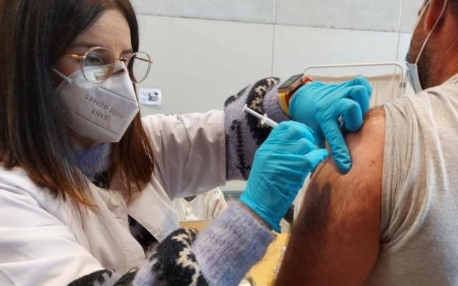 Jornada de vacunación de refuerzo contra la covid-19. Jornada de vacunación de refuerzo contra la covid-19.