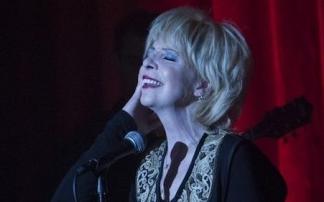 La cantante y actriz Julee Cruise.