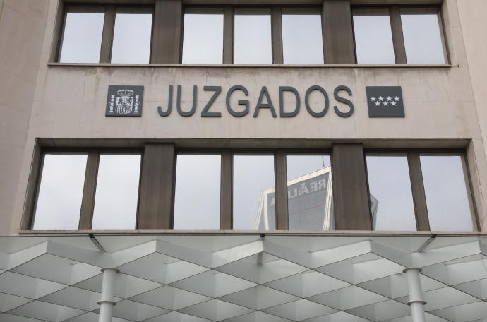Entrada de los Juzgados de Plaza de Castilla, Madrid.