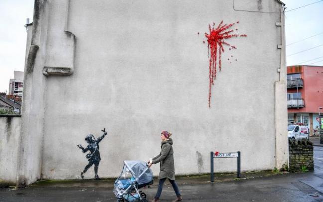 FOTO DE ARCHIVO de una obra de Banksy en Bristol, Inglaterra. FOTO DE ARCHIVO de una obra de Banksy en Bristol, Inglaterra.