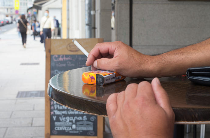 Sanitarios reclaman que Euskadi y Navarra apliquen ley "sin humos" en terrazas.