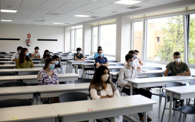 Un grupo de alumnos con mascarilla durante una clase el curso pasado Un grupo de alumnos con mascarilla durante una clase el curso pasado