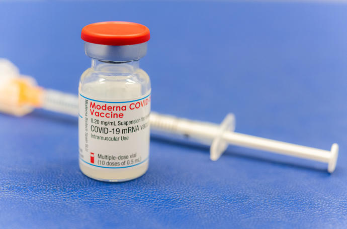 MSF recuerda que la vacuna anticovid está amortizada y fue financiada con fondos públicos.