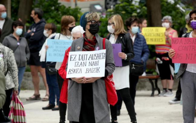Varias personas se manifiestan contra una agresión sexual el pasado mes de mayo Varias personas se manifiestan contra una agresión sexual el pasado mes de mayo