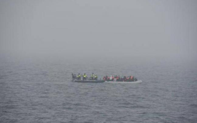 Rescate en el canal de la Mancha el pasado junio Rescate en el canal de la Mancha el pasado junio