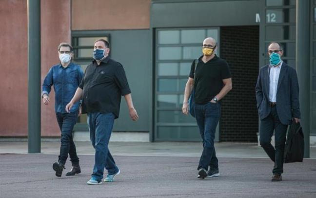 Ordi Cuixat, Oriol Junqueras, Raül Romeva y Jordi Turull salen de la prisión de Lledoners por primera vez con la semilibertad. (Junio 2021) Ordi Cuixat, Oriol Junqueras, Raül Romeva y Jordi Turull salen de la prisión de Lledoners por primera vez con la semilibertad. (Junio 2021)