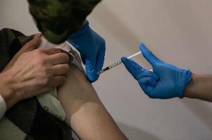 Vacunación contra el coronavirus en Atenas.
