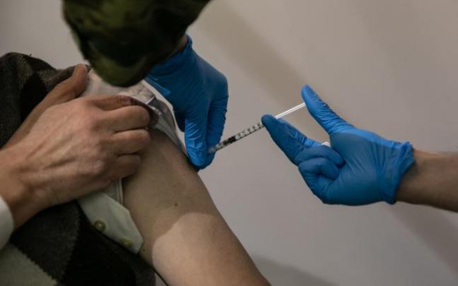 Vacunación contra el coronavirus en Atenas. Vacunación contra el coronavirus en Atenas.