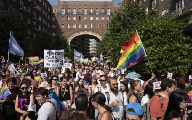 Miles de personas en el desfile del Orgullo Gay en Budapest Miles de personas en el desfile del Orgullo Gay en Budapest