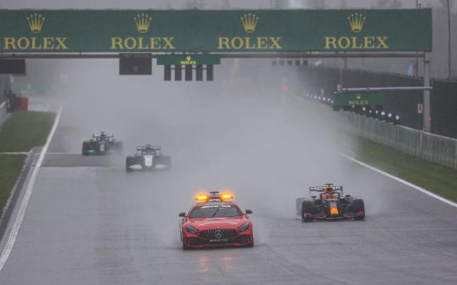 Los monoplazas circulan por detrás del Safety Car Los monoplazas circulan por detrás del Safety Car