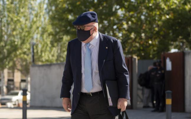 Villarejo a su salida de la Audiencia Nacional tras declarar en el primer juicio de la macrocausa 'Tándem'.