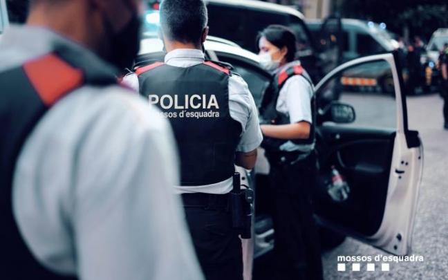 Agentes de los Mossos d'Esquadra. Agentes de los Mossos d'Esquadra.