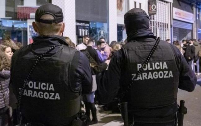 Agentes de la Policía Local de Zaragoza. Agentes de la Policía Local de Zaragoza.