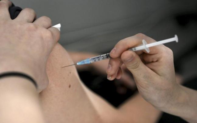 La OMS da la autorización de uso de emergencia a la vacuna de Novavax. La OMS da la autorización de uso de emergencia a la vacuna de Novavax.