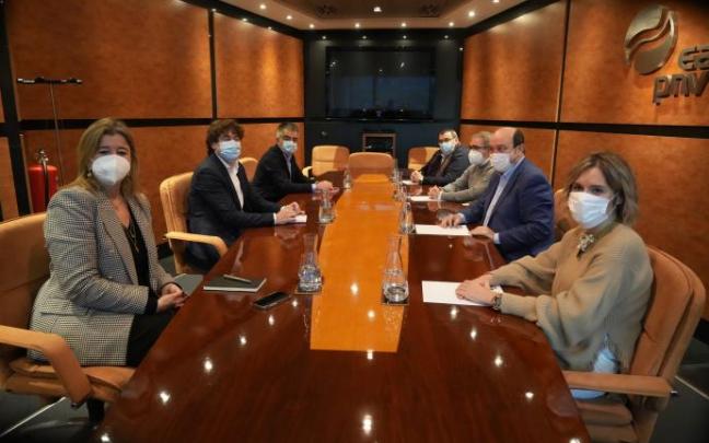 PNV y PSE cierran un acuerdo sobre las alegaciones al pacto educativo