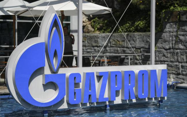 Imagen del logotipo del proveedor de energía ruso "Gazprom".