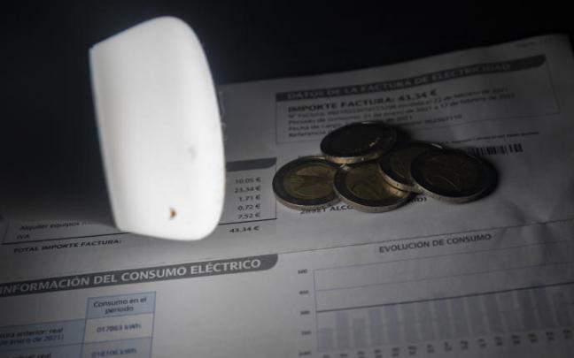 Una factura de la luz. Una factura de la luz.