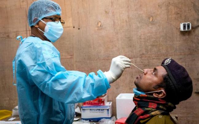 India supera los 100.000 casos en un día por primera vez en siete meses. India supera los 100.000 casos en un día por primera vez en siete meses.