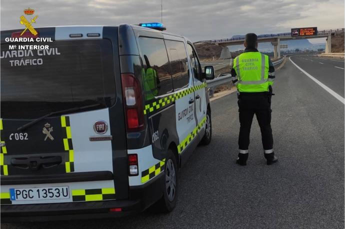 La Guardia Civil investiga a un conductor que circulaba a 213 kilómetros por hora en Alicante.