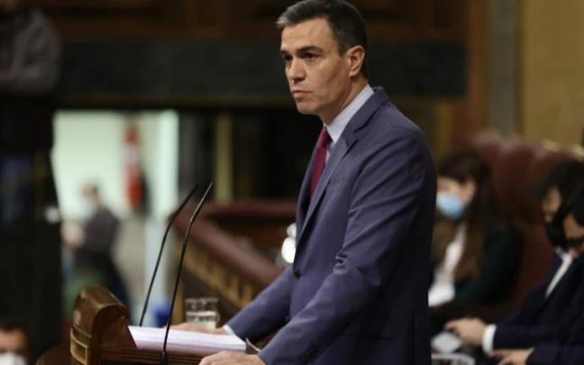 El presidente del Gobierno español, Pedro Sánchez, comparece en una sesión plenaria.
